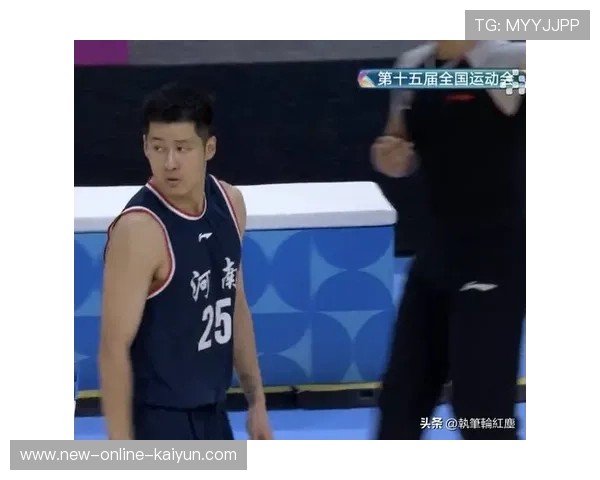 河南队中场抢断后连线顺畅，打出快速攻势