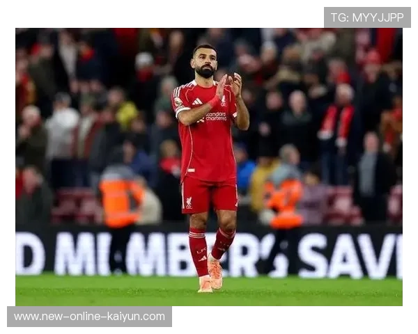 利物浦连续快攻，萨拉赫横传无人盯防却将球打飞